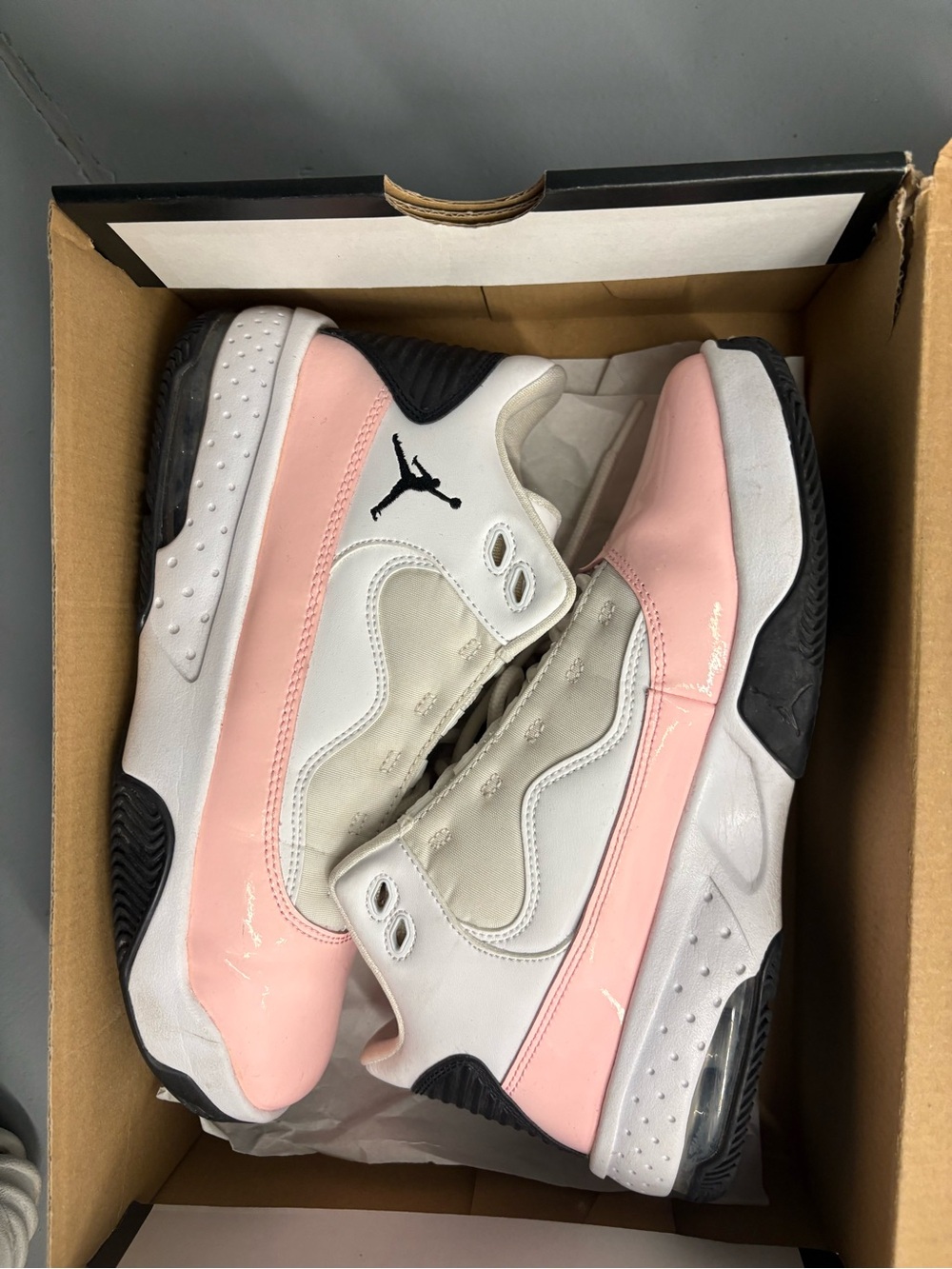 Jordan Max Aura 2 Low Top Sneakers